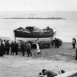 La vedette de sauvetage Newbiggin Richard Ashley est remorquée vers son hangar après un essai de sauvetage.