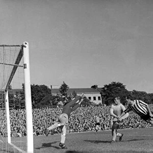 NEWCASTLE UNITED V COVENTRY. 1964-65 SEASON, BARRIE THOMAS ATTEMPTS TO SCORE PAST