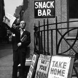 Vintage Print of London Newspaper Seller, 1949 (00637) Vintage Print of London Newspaper Seller, 1949 (00637)