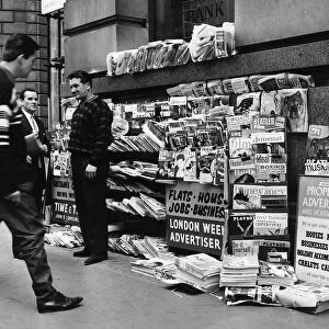 Newspaper Vendor in Fleet Street London 1964 LAFRSSAPR05 2004