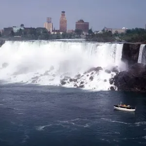 The Niagra Falls on the border between Canada and USA The Niagra Falls on the border between Canada and USA