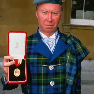 Nicholas Fairbairn politician February 1988 holding meal award Nicholas Fairbairn politician February 1988 holding meal award