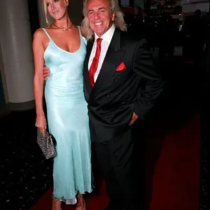 Il proprietario di un night club, Peter Stringfellow, assiste alla prima di Casablanca a Londra.