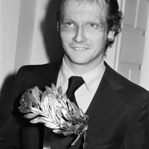 Niki Lauda a été récompensé d'un chèque de 50 000 livres et d'une trophée lors d'une cérémonie Valour in Sport.