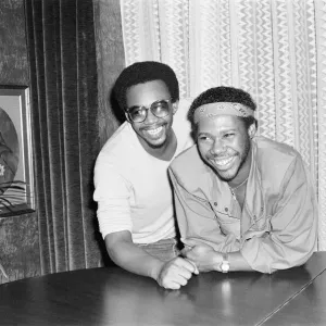 Nile Rodgers (à gauche) et Bernard Edwards (à droite), membres fondateurs du groupe musical, Chic.
