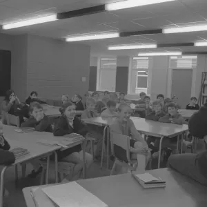 Ninety niños de Warwick tuvieron sus primeras lecciones en aulas abiertas ayer cuando. Ninety niños de Warwick tuvieron sus primeras lecciones en aulas abiertas ayer cuando.