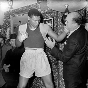 Nino Valdes Boxer - Nov 1956 Training at the Thomas A