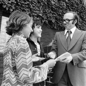 Nobby Stiles signs autographs for fans after signing for Preston North End F. C Nobby Stiles signs autographs for fans after signing for Preston North End F. C