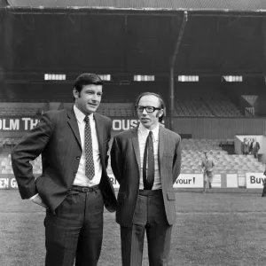 Nobby Stiles signs for Middlesbrough F.C. Print, 1971