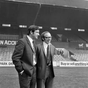Nobby Stiles signs for Middlesbrough F. C. He is pictured with Manager Stan Anderson. 1971 Nobby Stiles signs for Middlesbrough F. C. He is pictured with Manager Stan Anderson. 1971