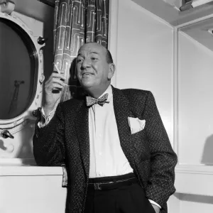 Noel Coward arrives at Southampton onboard the Queen Elizabeth. 4th June 1957 Noel Coward arrives at Southampton onboard the Queen Elizabeth. 4th June 1957