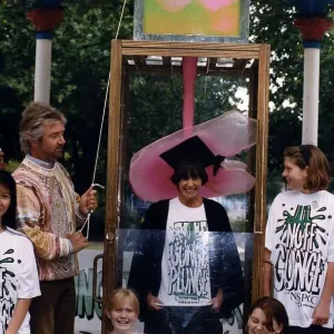 Noel Edmonds TV Presenter Gunging Liz Knox Print (00125)