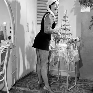 Noele Gordon y Torta de cumpleaños - Humpty Dumpty Diciembre 1951 árbol de Navidad