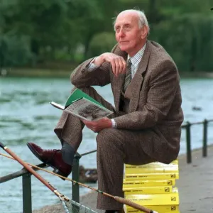 NORMAN LUMSDEN, ACTOR, FAMOUS FOR THE YELLOW PAGES ADVERTS 07 / 11 / 1991 NORMAN LUMSDEN, ACTOR, FAMOUS FOR THE YELLOW PAGES ADVERTS 07 / 11 / 1991