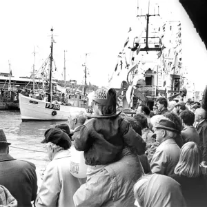 North Shields fishing festival crowds welcome the boats back at North Shields Fish Qyay