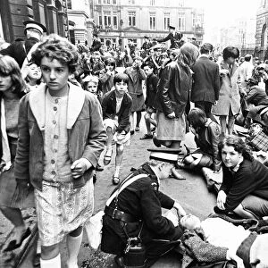 Northern Premier of "A Hard Days Night". Fans line up along the streets in