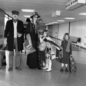 Vanessa Redgrave with Family Off to Rome, 1970 Print Vanessa Redgrave with Family Off to Rome, 1970 Print