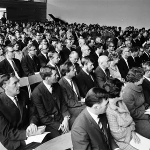 La cérémonie d'ouverture officielle à l'école présidentielle Kennedy dans Rookery Lane, Holbrooks. La cérémonie d'ouverture officielle à l'école présidentielle Kennedy dans Rookery Lane, Holbrooks.