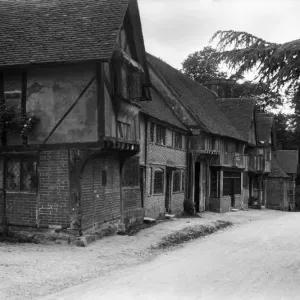 Old houses in Chiddingstone, Kent. June 1927 Old houses in Chiddingstone, Kent. June 1927