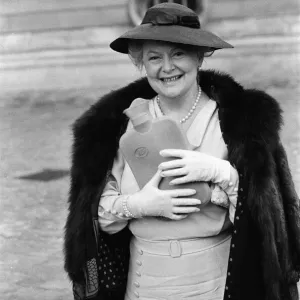 Olivia De Havilland sul set di The Woman He Loved a Chantilly.