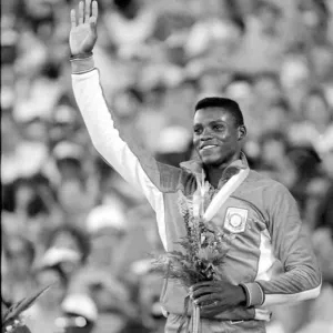 Olympic Games 1984 Los Angeles USA Carl Lewis Athlete - Medal Ceremony - Gold Olympic Games 1984 Los Angeles USA Carl Lewis Athlete - Medal Ceremony - Gold