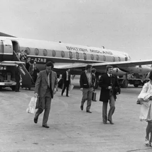 Passengers disembarking from a British Midlands Airlines Vickers Viscount aircraft Passengers disembarking from a British Midlands Airlines Vickers Viscount aircraft