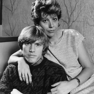 Pat Andrews, ex fidanzata di Brian Jones dei Rolling Stones con il figlio Mark, 23 anni. Pat Andrews, ex fidanzata di Brian Jones dei Rolling Stones con il figlio Mark, 23 anni.