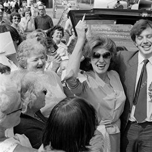 Pat Phoenix, Actress, 15th May 1982, in Slough to support Labour candidate Tony Blair