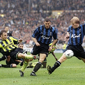 Paul Dickov scores Manchester Citys 2nd goal May 1999 against Gillingham in