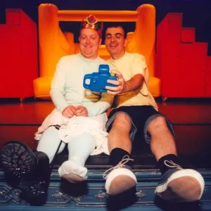 Paul Hunter as Richard III and Roland Quesnel as Buckingham in Williams Shakespeare