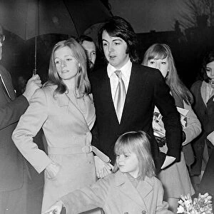 Paul McCartney, Linda Eastman and Lindas six-year old daughter
