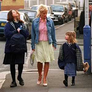 PAULA YATES WALKS TWO OF HER DAUGHTERS FIFI TRIXABELLE AND PEACHES TO SCHOOL TODAY