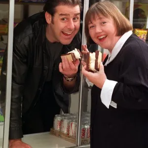 PAULINE QUIRKE AND ACTOR ANDY GRAY AT A BBC PHOTOCALL WITH A DOUBLE NOUGAT ICE CREAM PAULINE QUIRKE AND ACTOR ANDY GRAY AT A BBC PHOTOCALL WITH A DOUBLE NOUGAT ICE CREAM