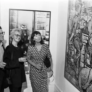 Pauline Sutcliffe (centre), sœur de l'ancien Beatle Stuart Sutcliffe. Pauline Sutcliffe (centre), sœur de l'ancien Beatle Stuart Sutcliffe.