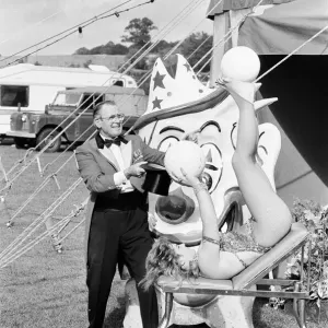Paulos Circus, Calcot, Berkshire, October 1985 Paulos Circus, Calcot, Berkshire, October 1985