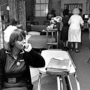 Print of a hospital ward scene, 1 December 1988