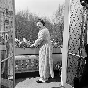 Peggy Mount, dressing gown feature. 24th April 1960