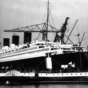 People viewing The Cunard White Star ocean liner Queen Mary from the deck of the River People viewing The Cunard White Star ocean liner Queen Mary from the deck of the River