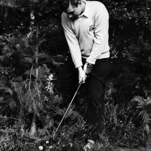 Peter Alliss, golfeur professionnel anglais en action lors d'une rencontre de Coupe Ryder à Wentworth. Peter Alliss, golfeur professionnel anglais en action lors d'une rencontre de Coupe Ryder à Wentworth.