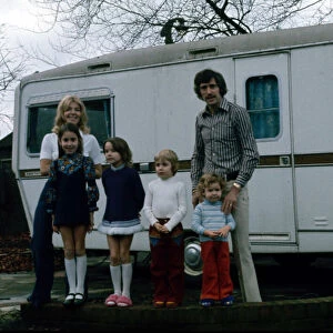 Peter Bonetti of Chelsea and family at home. 8th December 1974