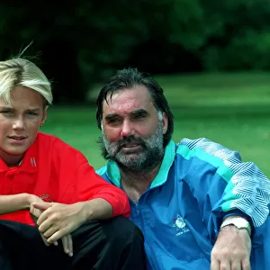 PHOTOSHOOT OF GEORGE BEST SITTING IN PARK WITH SON CALLUM BEST - 93 / 7487 C