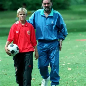 PHOTOSHOOT OF GEORGE BEST SITTING IN PARK WITH SON CALLUM BEST - 93 / 7487 PHOTOSHOOT OF GEORGE BEST SITTING IN PARK WITH SON CALLUM BEST - 93 / 7487
