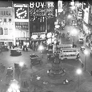 Piccadilly Circus, Central London in November 1932. Picture taken 25th