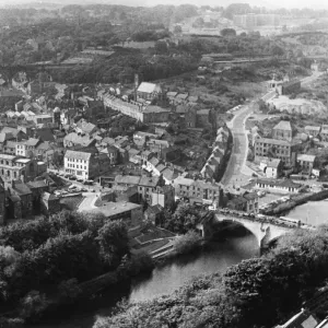 L'image montre la ville de Durham, telle qu'elle apparaît depuis la tour principale de la cathédrale de Durham. L'image montre la ville de Durham, telle qu'elle apparaît depuis la tour principale de la cathédrale de Durham.