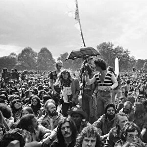 Picture shows the huge audience at London Hyde Park for a concert by Don Mclean - America