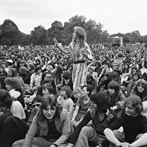 Picture shows the huge audience at London Hyde Park for a concert by Don Mclean - America