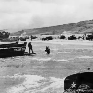 This picture shows tanks landing on the beachhead in France This picture shows tanks landing on the beachhead in France