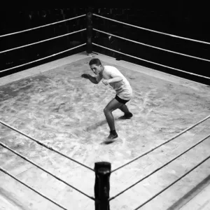 Few pictures can come as close to this in epitomising Georges Carpentier as a boxer Few pictures can come as close to this in epitomising Georges Carpentier as a boxer