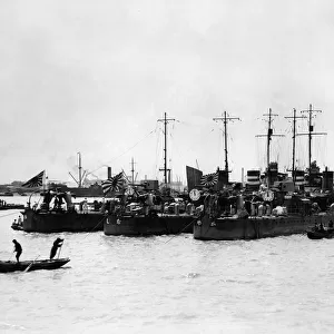 Pictures from Shanghai. Japanese destroyers off Shanghai