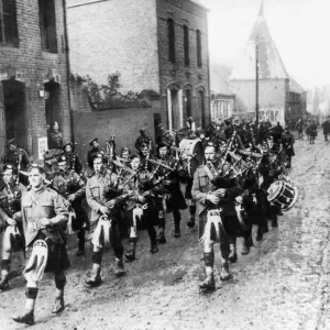 Cameron Highlanders March to the Somme Print, 1916 Cameron Highlanders March to the Somme Print, 1916